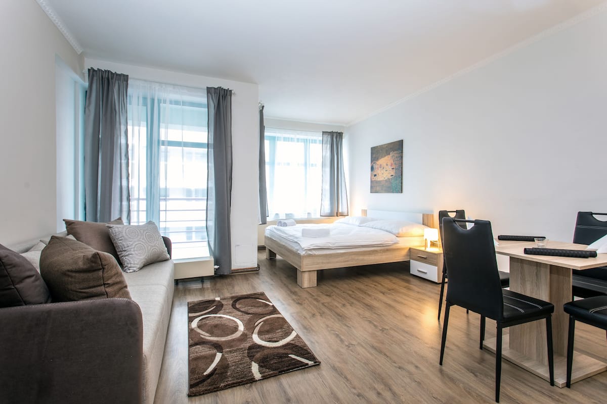 Blackout curtains, iron/ironing board, free cots/infant beds, free WiFi