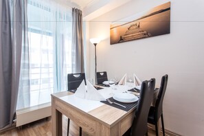 Fridge, microwave, oven, stovetop - Terrace Hotel Prague (Prague)