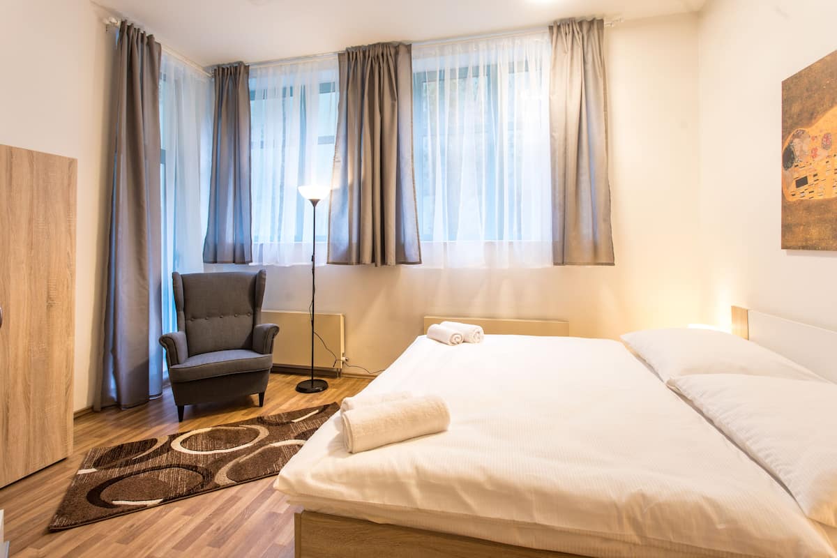 Blackout curtains, iron/ironing board, free cots/infant beds, free WiFi