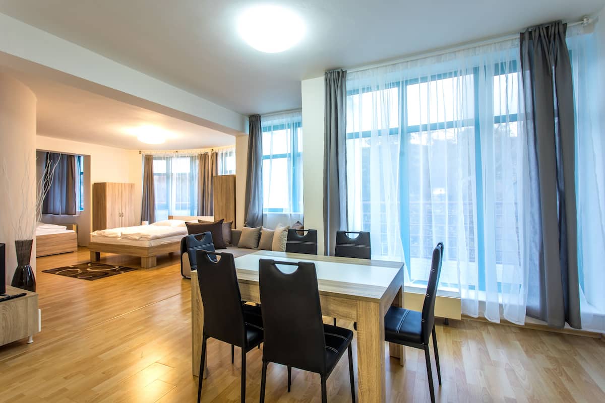 Apartment, 1 Bedroom | In-room dining