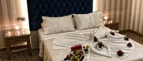 Suite | Minibar, in-room safe, desk, iron/ironing board