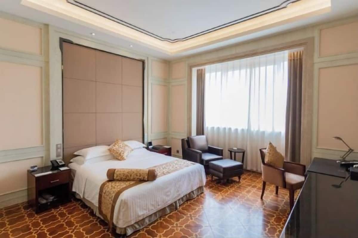 Een minibar, een kluis op de kamer, extra bedden, wifi