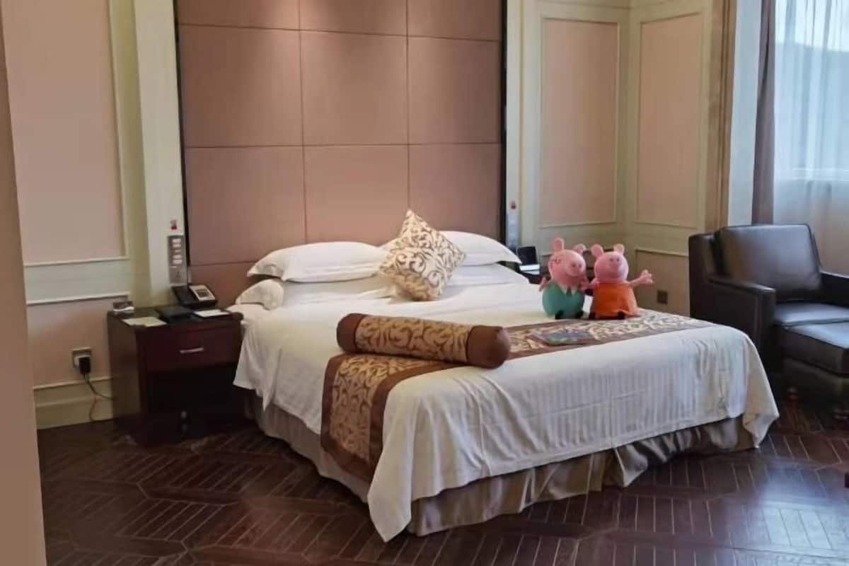 Een minibar, een kluis op de kamer, extra bedden, wifi