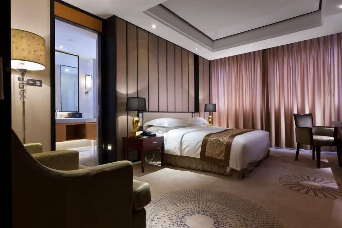 มินิบาร์, ตู้นิรภัยในห้องพัก, เตียงเสริม/เปล, Wi-Fi
