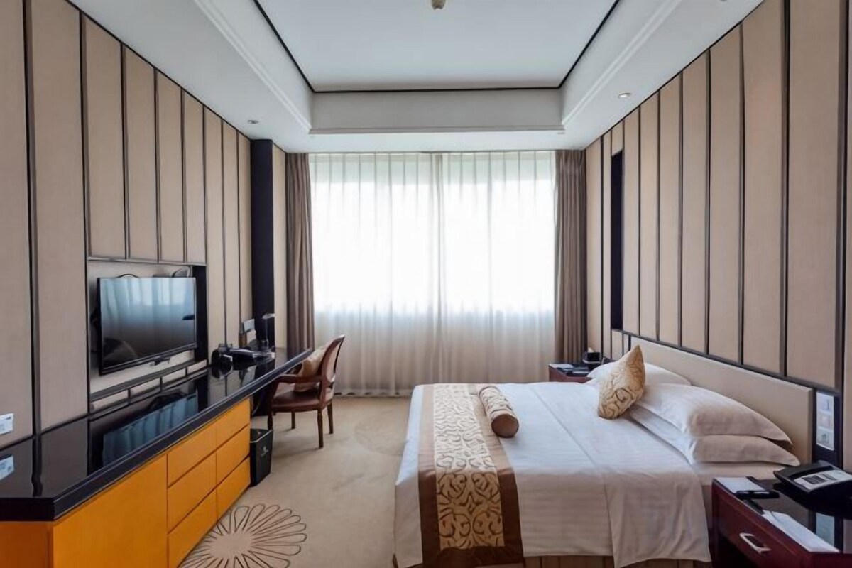 Minibar, in-room safe, rollaway beds, WiFi