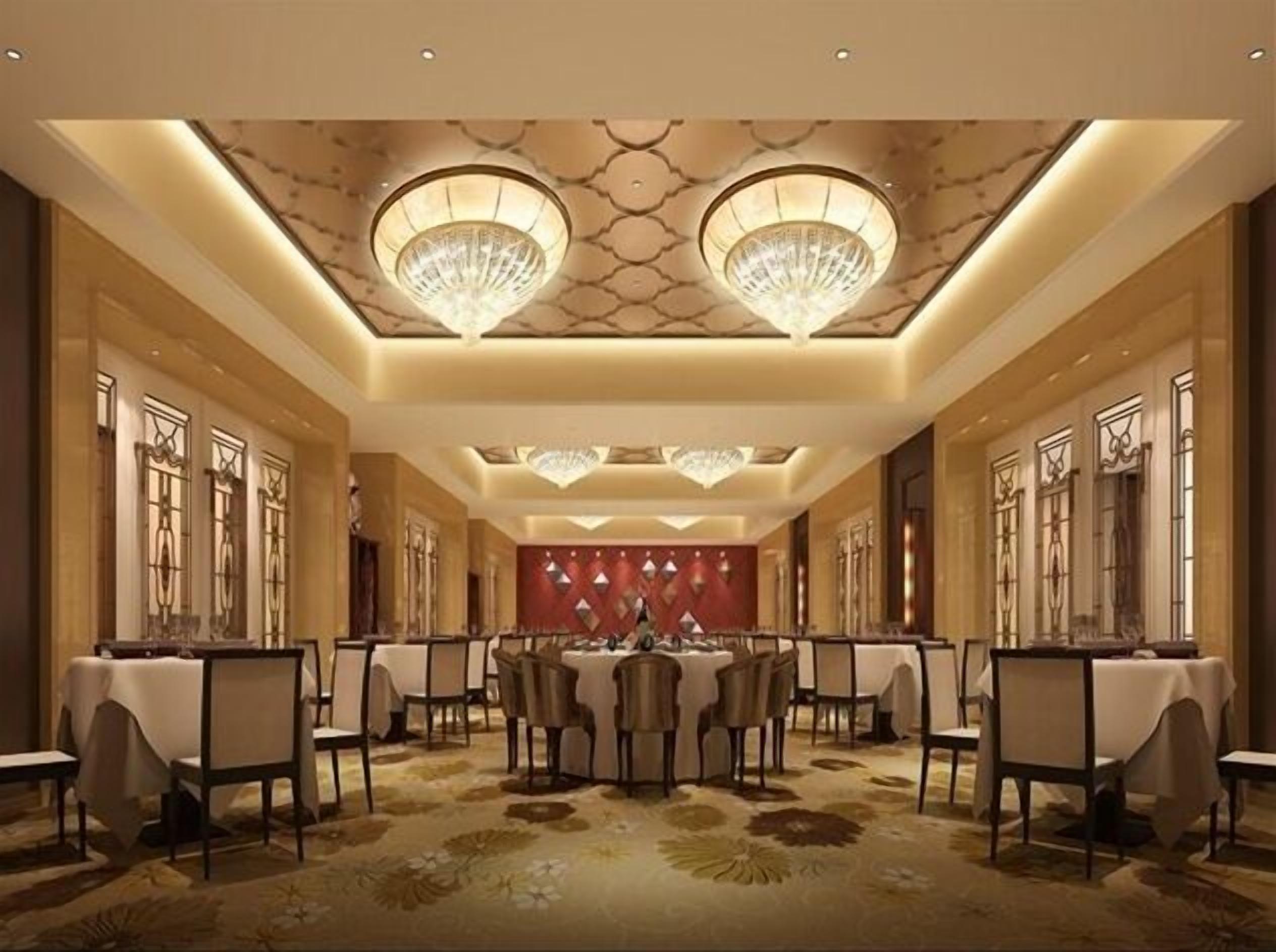 3 restaurants; breakfast, lunch, and dinner served
