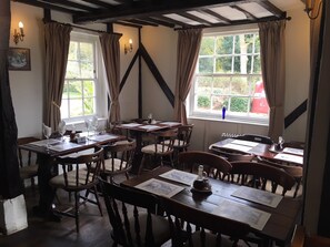 Breakfast, lunch, dinner served; British cuisine  - The Sorrel Horse Inn (Ipswich)
