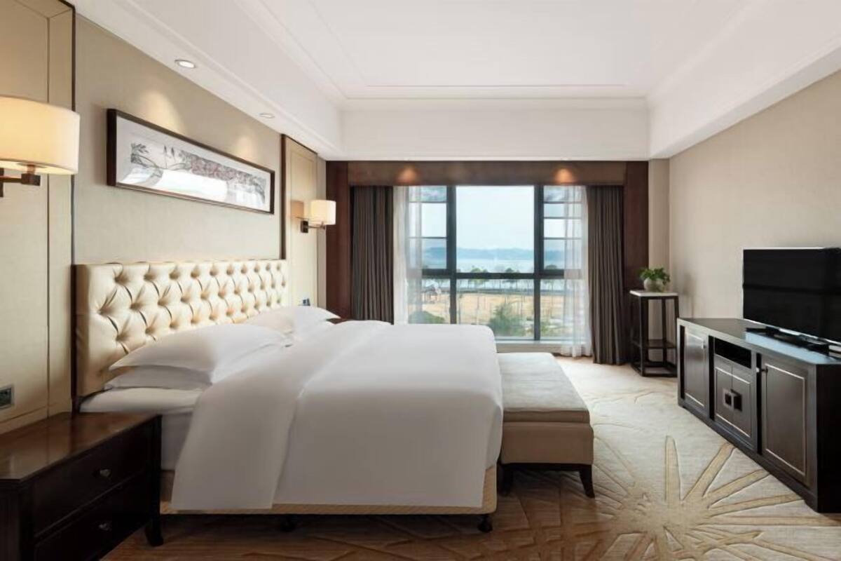 Minibar, coffres-forts dans les chambres, Wi-Fi