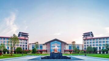 المنشأة من الخارج