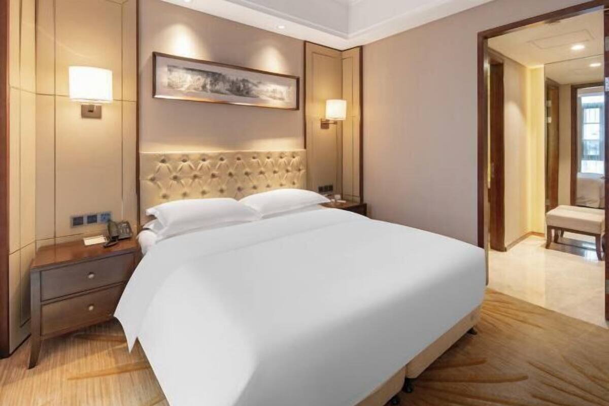 Minibar, coffres-forts dans les chambres, Wi-Fi
