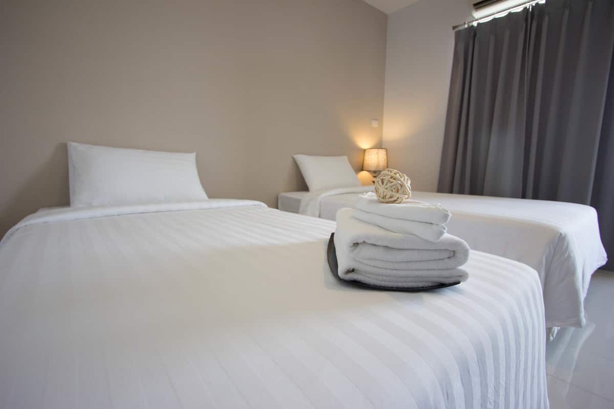 Deluxe Twin Room | Escritorio, cortinas opacas, camas supletorias y wifi gratis