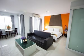 Kamar, 1 Tempat Tidur King | Kamar mandi | Shower, perlengkapan mandi gratis, dan handuk