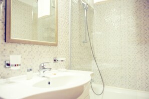 Superior Double Room | Bathroom | Free toiletries, slippers, towels