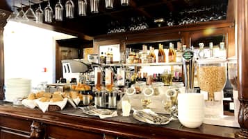 Daily buffet breakfast (RON 47 per person)