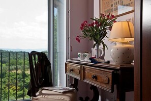 Chambre double, vue sur la cour intérieure | Commodité de la chambre