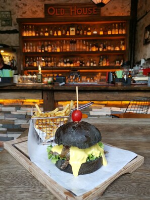 Breakfast, lunch and dinner served  - Old House Pub Hotels (Antalya)
