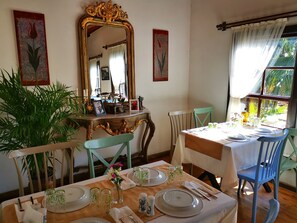 Frühstück, Mittagessen, Abendessen, italienische Küche 