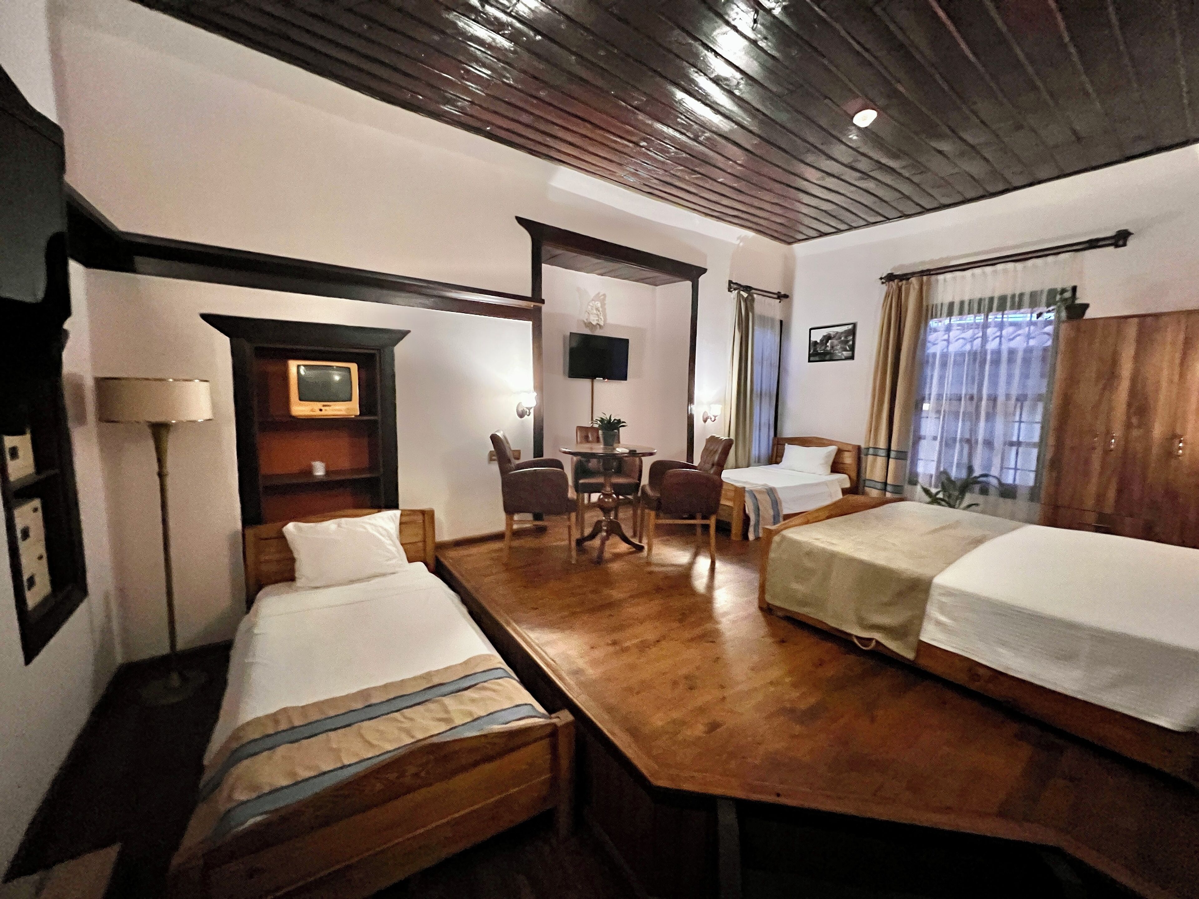 Grand Quadruple Room | Egyptian cotton sheets, premium bedding, desk, WiFi (free)