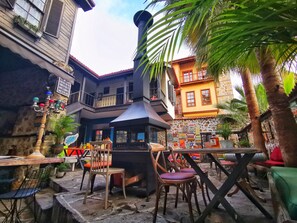 Building design - Old House Pub Hotels (Antalya)