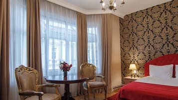 Suite, 2 Bedrooms | Individually decorated, desk, soundproofing, free WiFi