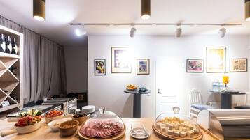 Petit déjeuner buffet servi tous les jours en supplément