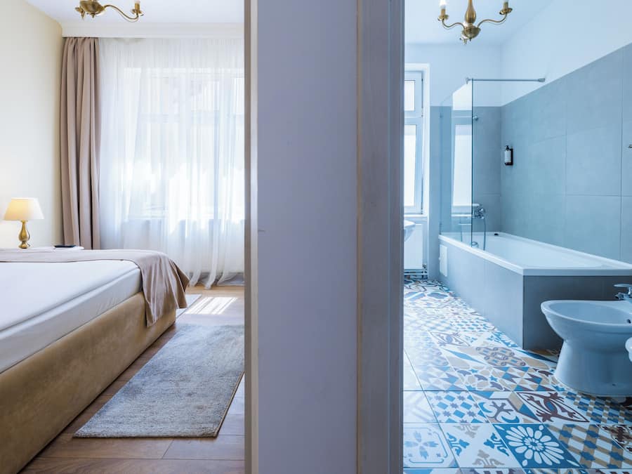 Suíte, 2 quartos | Individualmente decorados, escrivaninha, quartos à prova de som