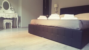Apartment | Premium bedding, desk, soundproofing, free WiFi - Relais Virginia Home (Sanremo)