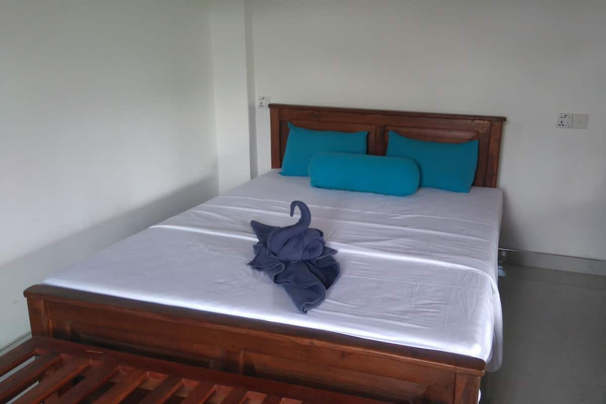 Family Room, 1 Bedroom, Mountain View | 1 bedroom, desk, soundproofing, free WiFi