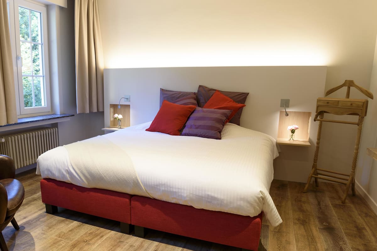 Habitación doble Deluxe, 1 cama King size | Minibar, caja de seguridad en la habitación, escritorio y wifi gratis