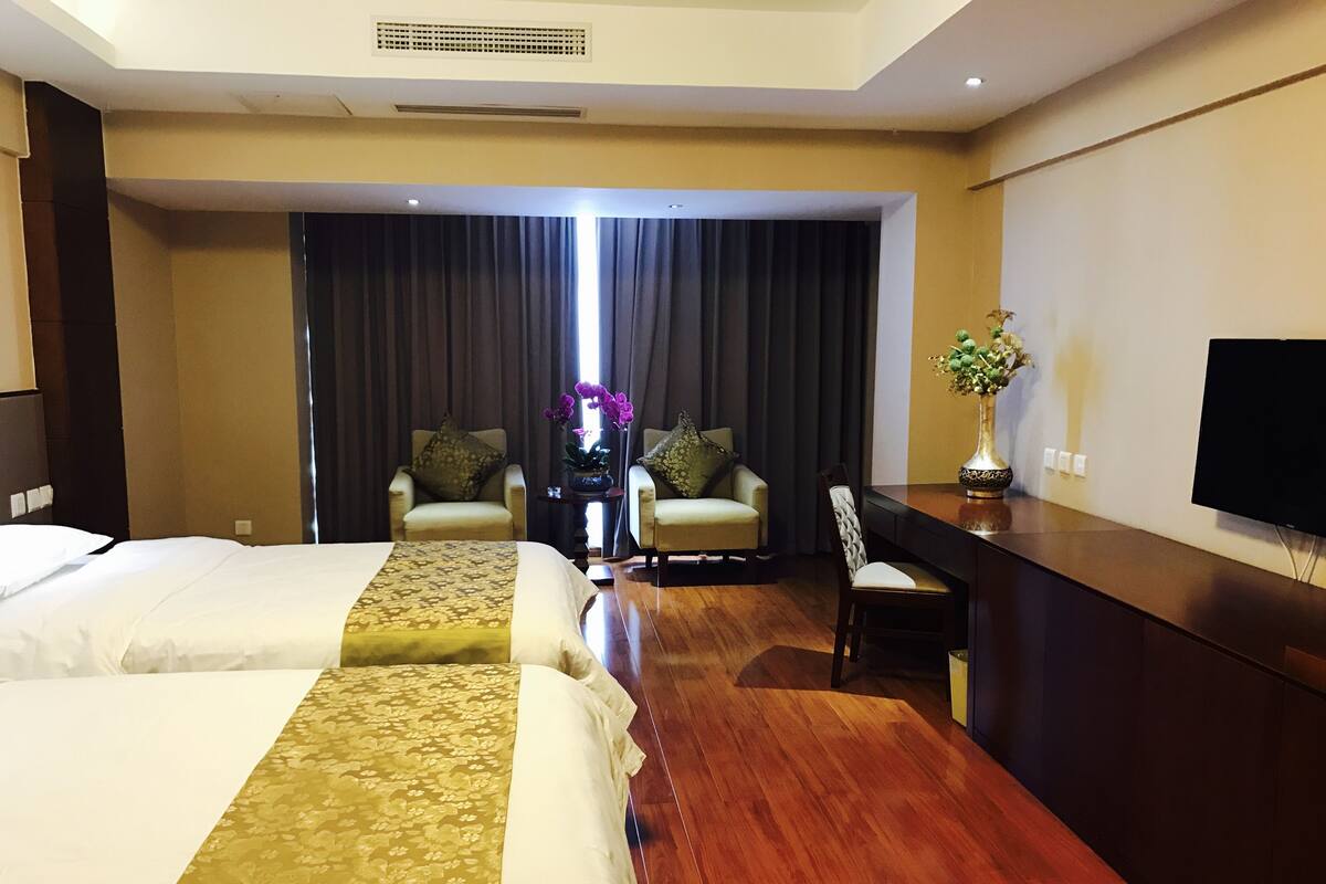 Basic Twin Room | Premium bedding, desk, blackout drapes, iron/ironing board