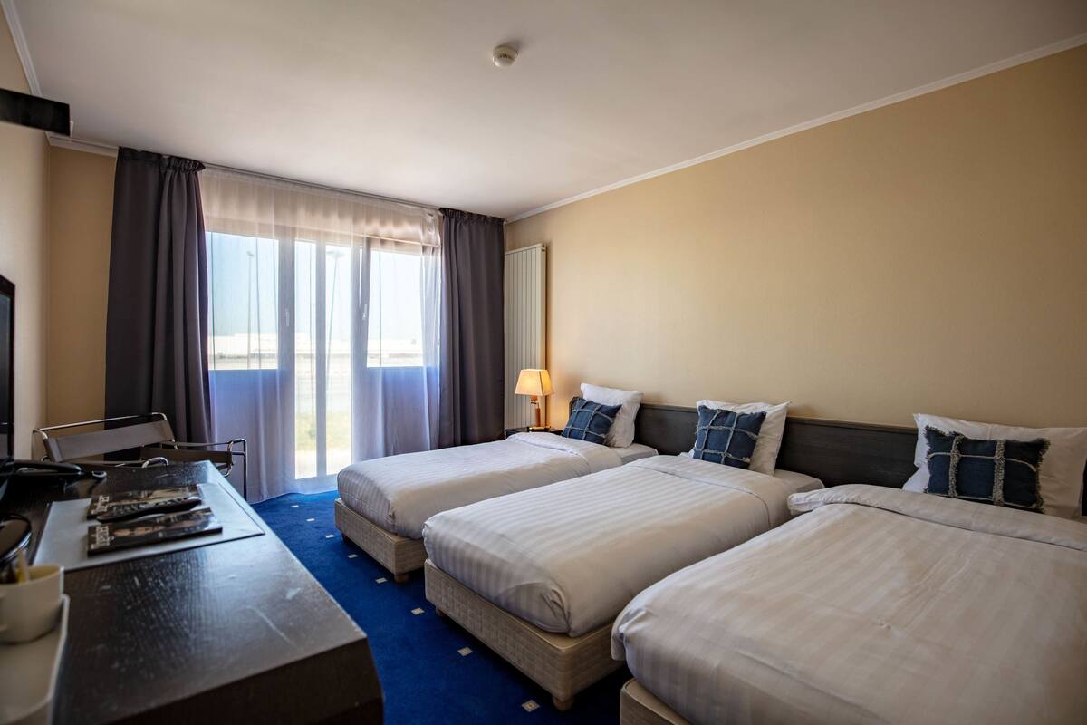 triple room | desk, blackout curtains, iron/ironing board, free wifi