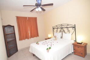 2 bedrooms, in-room safe, desk, iron/ironing board - Ground level Apartment w Balcony RDS (Playa del Carmen)