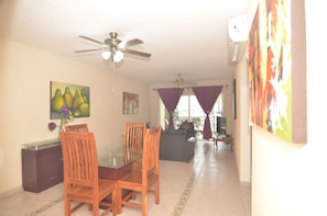 Flat-screen TV - Ground level Apartment w Balcony RDS (Playa del Carmen)
