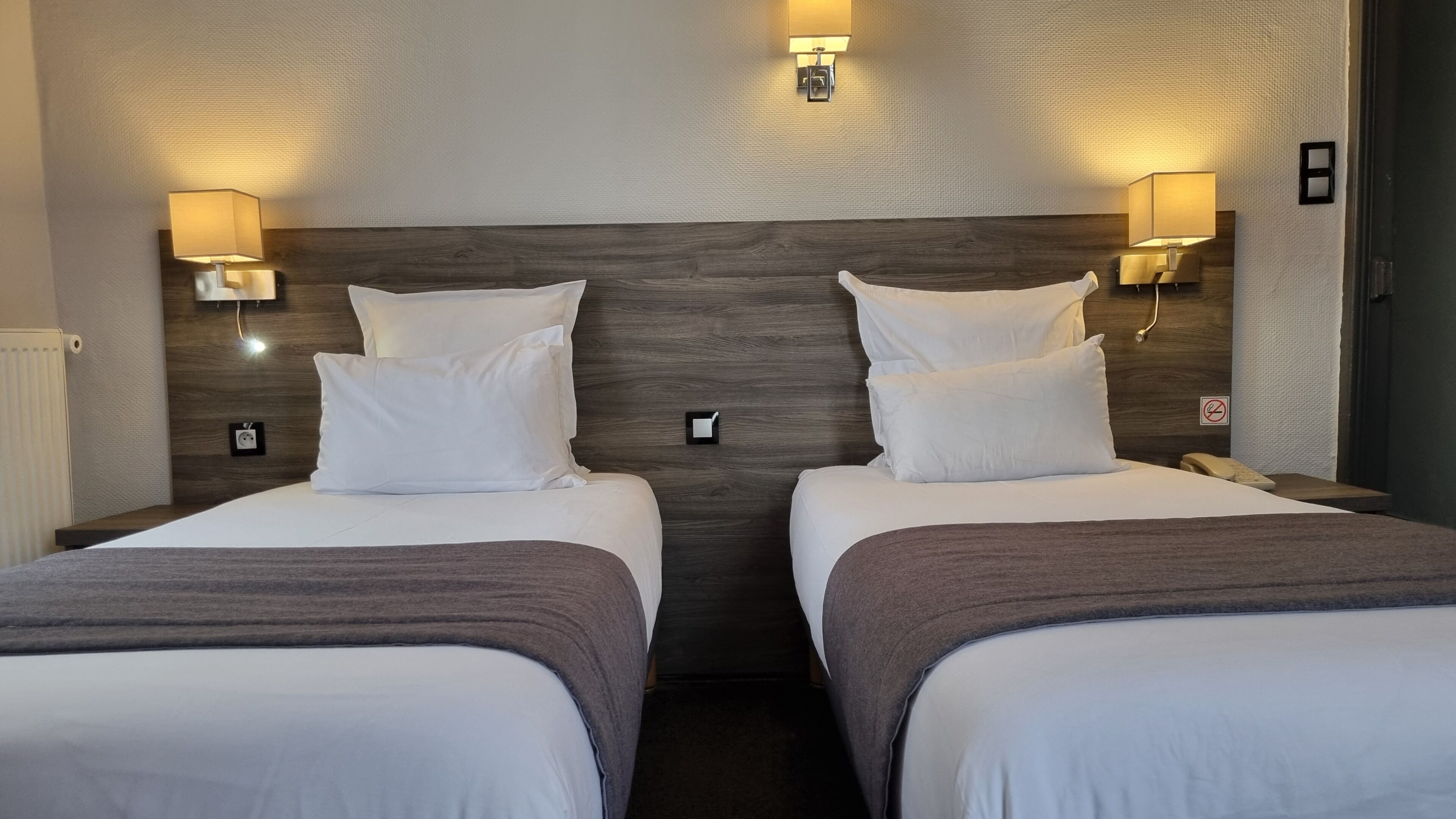 Chambre Standard avec lits jumeaux, 2 lits une place | Bureau, chambres insonorisées, Wi-Fi gratuit, draps fournis