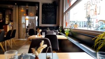 Breakfast and lunch served, French cuisine