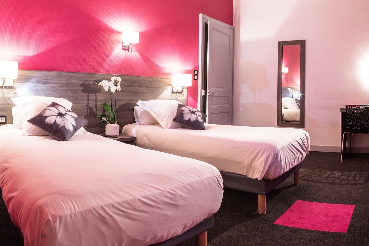 Chambre supĂ©rieure avec lits jumeaux, 2 lits jumeaux | Bureau, systĂšme dâinsonorisation, accĂšs au Wi-Fi (inclus)