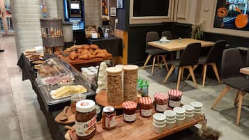 Café da manhã com buffet todos os dias mediante uma taxa