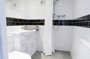 Apartment, 2 Bedrooms | Bathroom