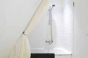 Apartment, 2 Bedrooms | Bathroom