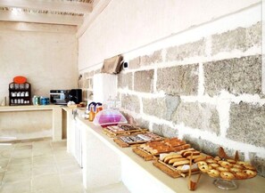 Daily local cuisine breakfast for a fee - Masseria Prisuti (Manduria)