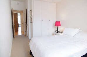 Appartement, 2 chambres | Aire de séjour | Téléviseur à écran plat, station d’accueil pour lecteur MP3