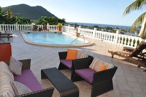 Vista frontal de la propiedad