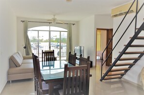 Deluxe Apartment, 2 Bedrooms, City View | Living area