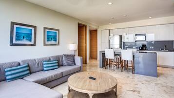 Deluxe Apartment, 2 Bedrooms, Private Pool, City View | Living room | Flat-screen TV
