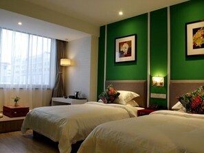 Premium bedding, desk, blackout curtains, rollaway beds