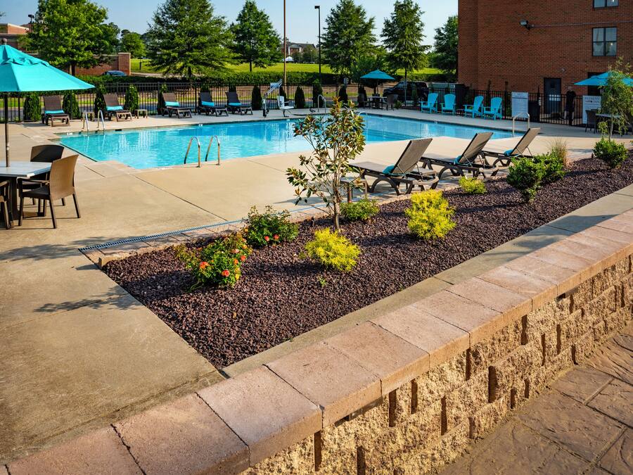 Außenpool, Liegestühle