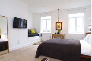 Studio | Living area