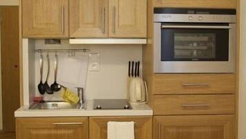 Duplex, Kitchen | Private kitchenette | Full-sized fridge, microwave, oven, stovetop