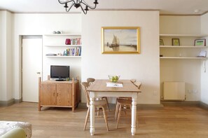 Apartment, 2 Bedrooms | In-room dining - The London Agent Fulham Hurlingham (London)
