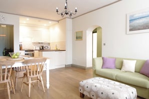 Apartment, 2 Schlafzimmer | Wohnbereich